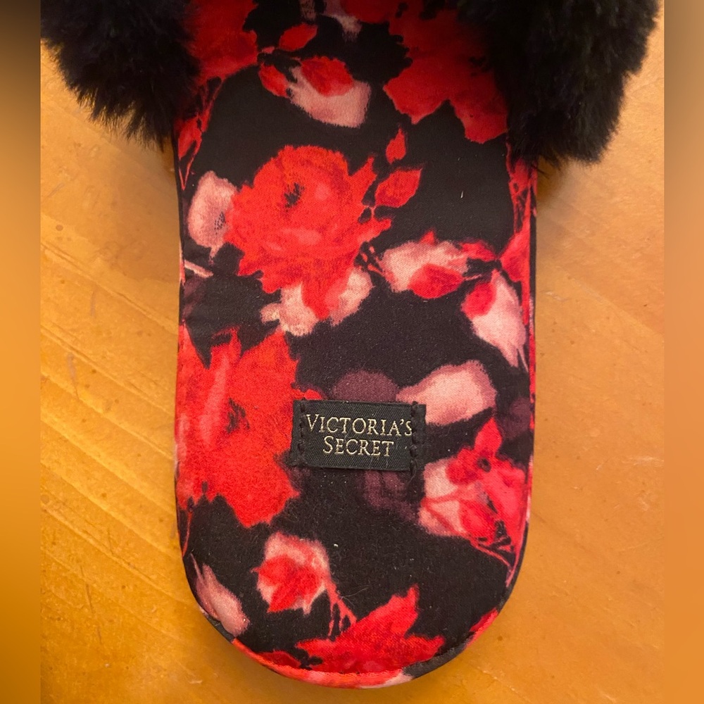 Victoria's Secret Floral Faux Fur Satin Slippers Size Large 9-10 - Picture 8 of 11